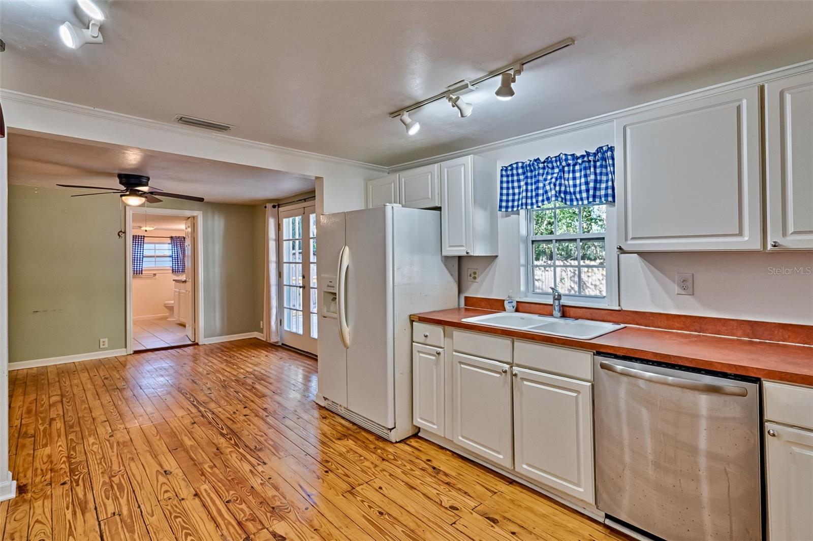 Image 9 of 27 For 930 29th Place