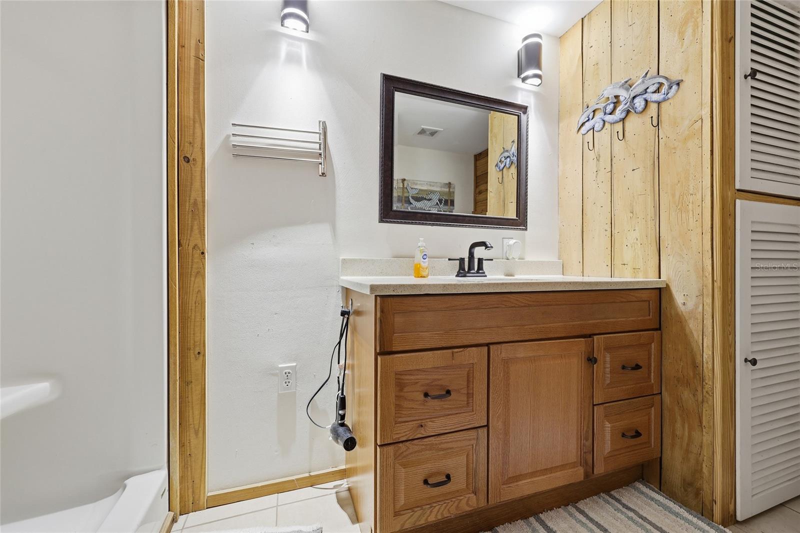 Image 20 of 32 For 317 Cedar Street Ne