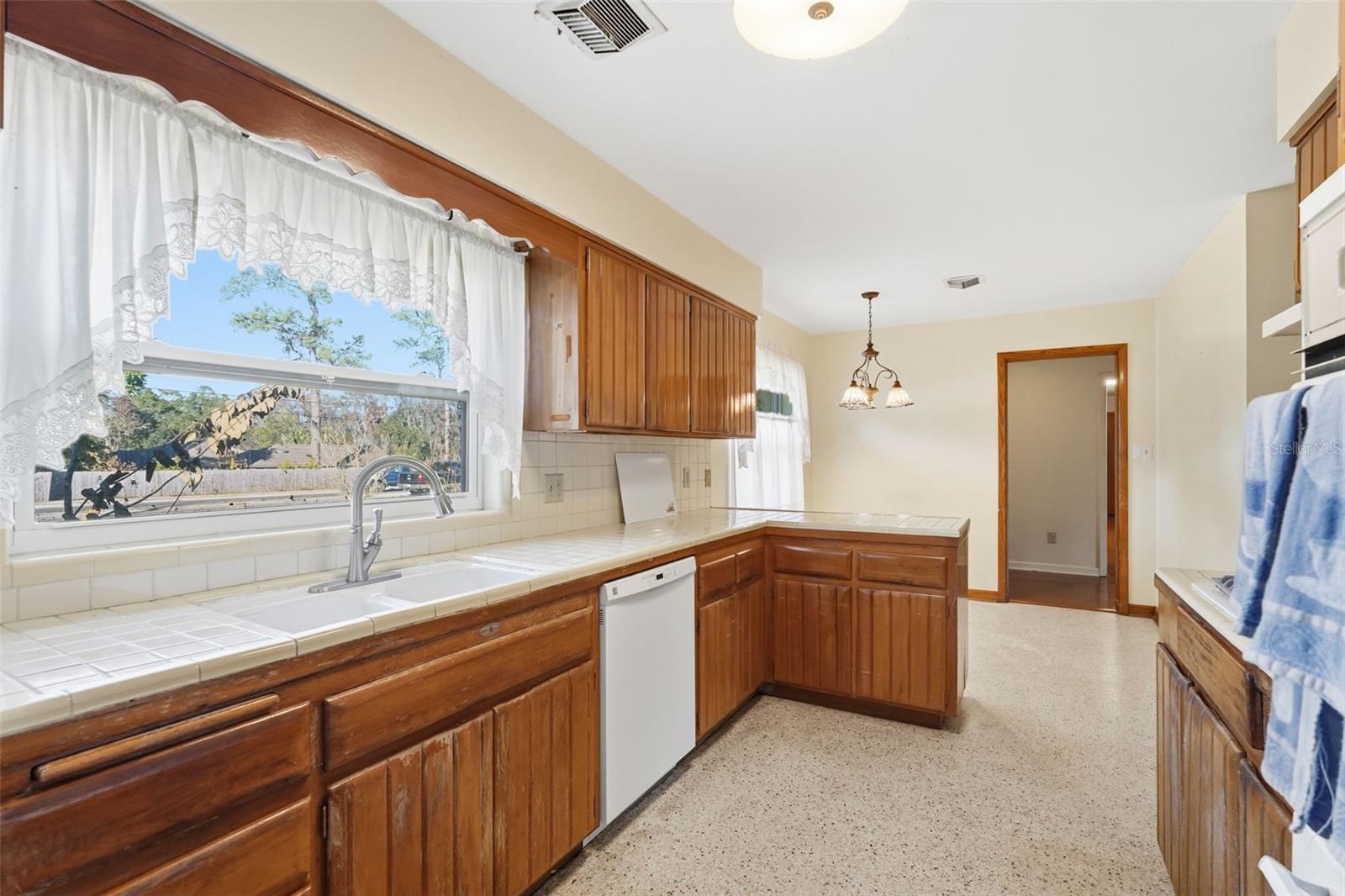 Image 12 of 47 For 1643 16th Avenue