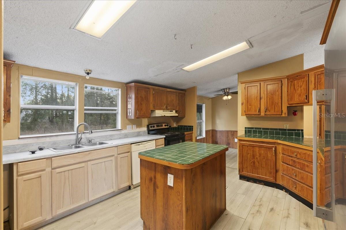 Image 31 of 66 For 19227 187th Avenue