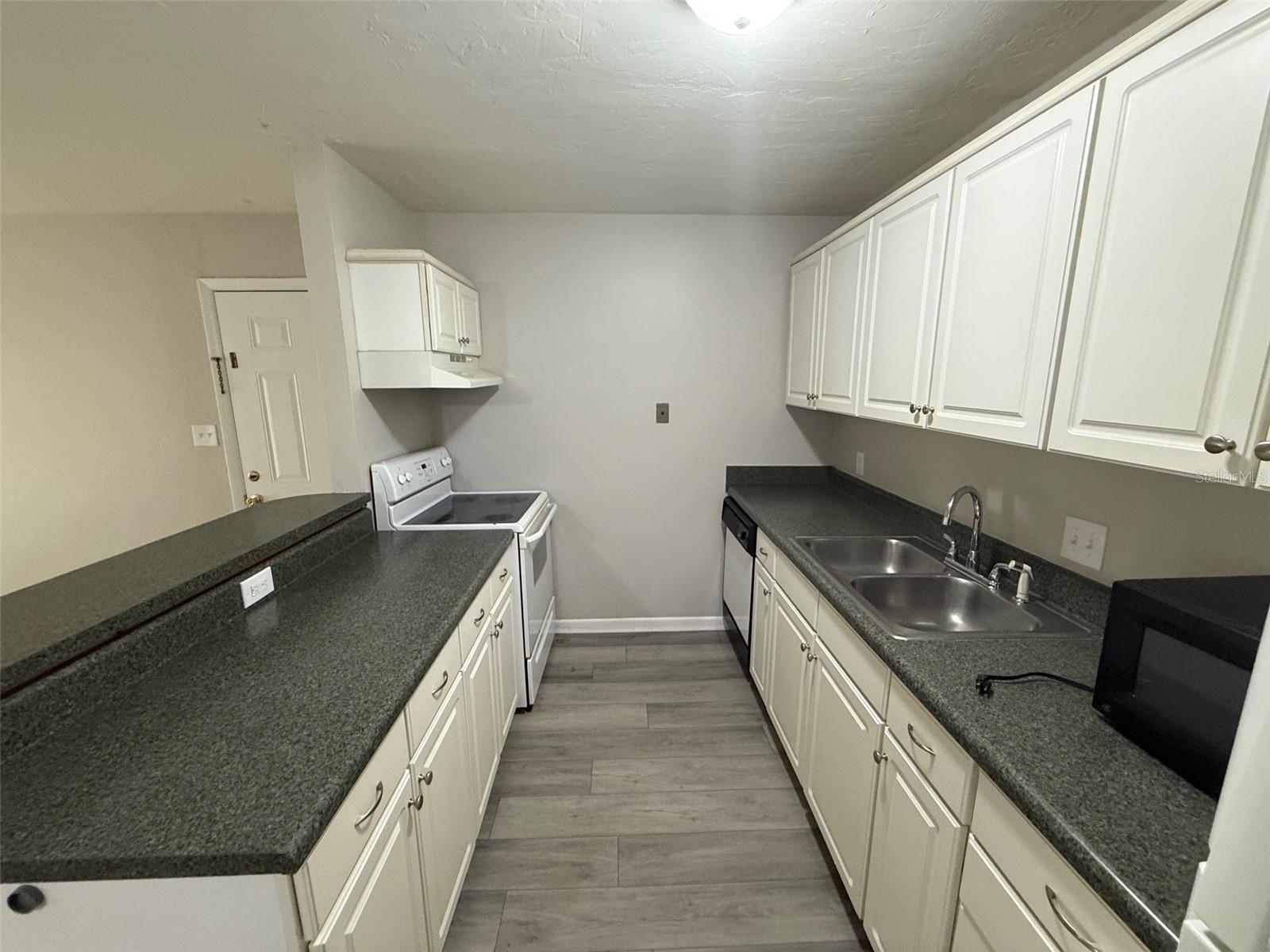 Image 4 of 10 For 1035 9th Street 1