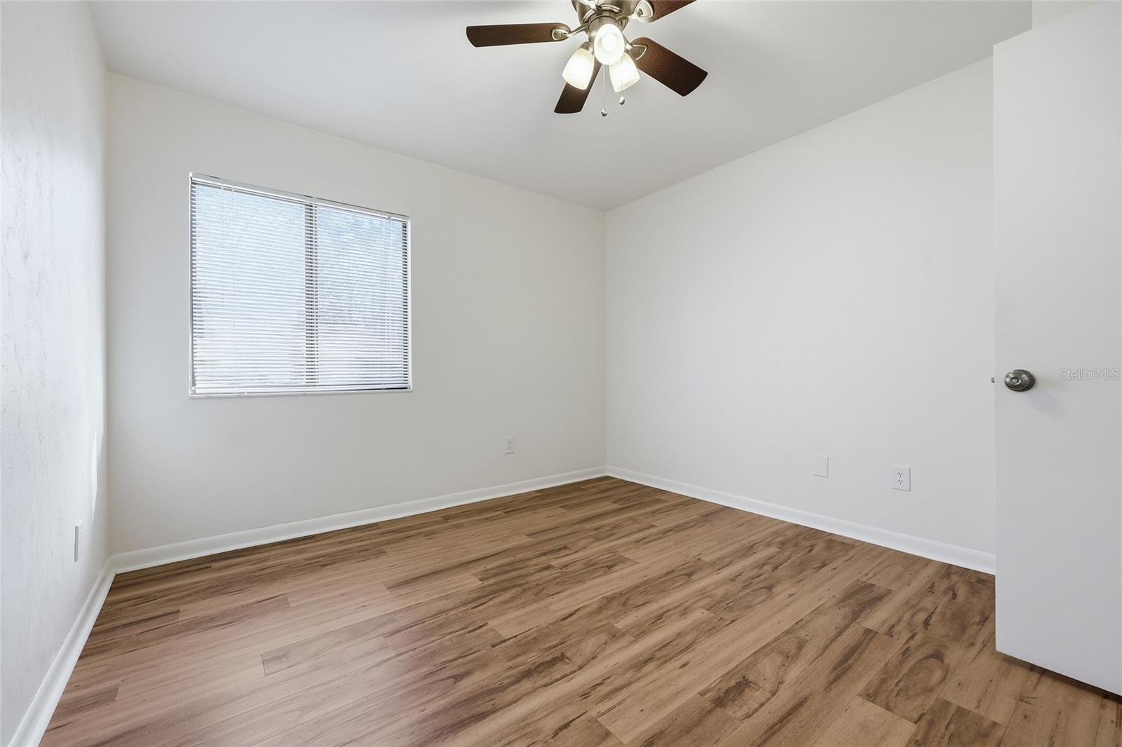 Image 13 of 23 For 3952 27th Lane