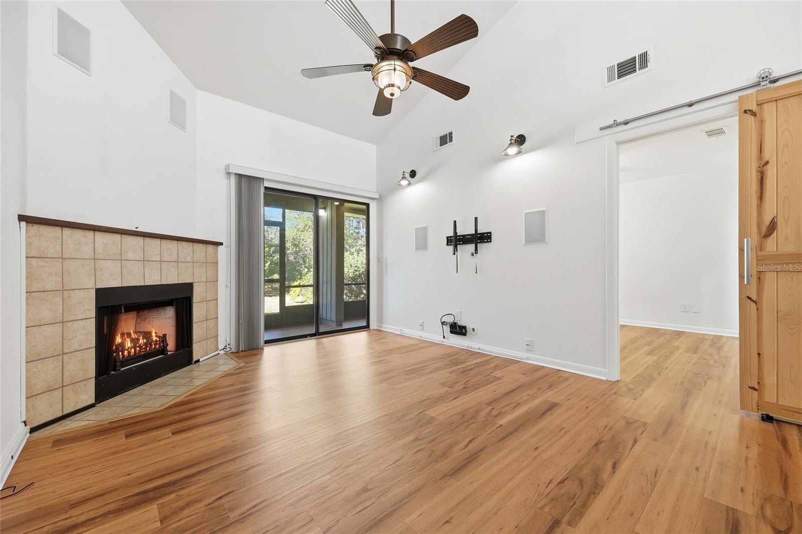 Image 3 of 23 For 3952 27th Lane