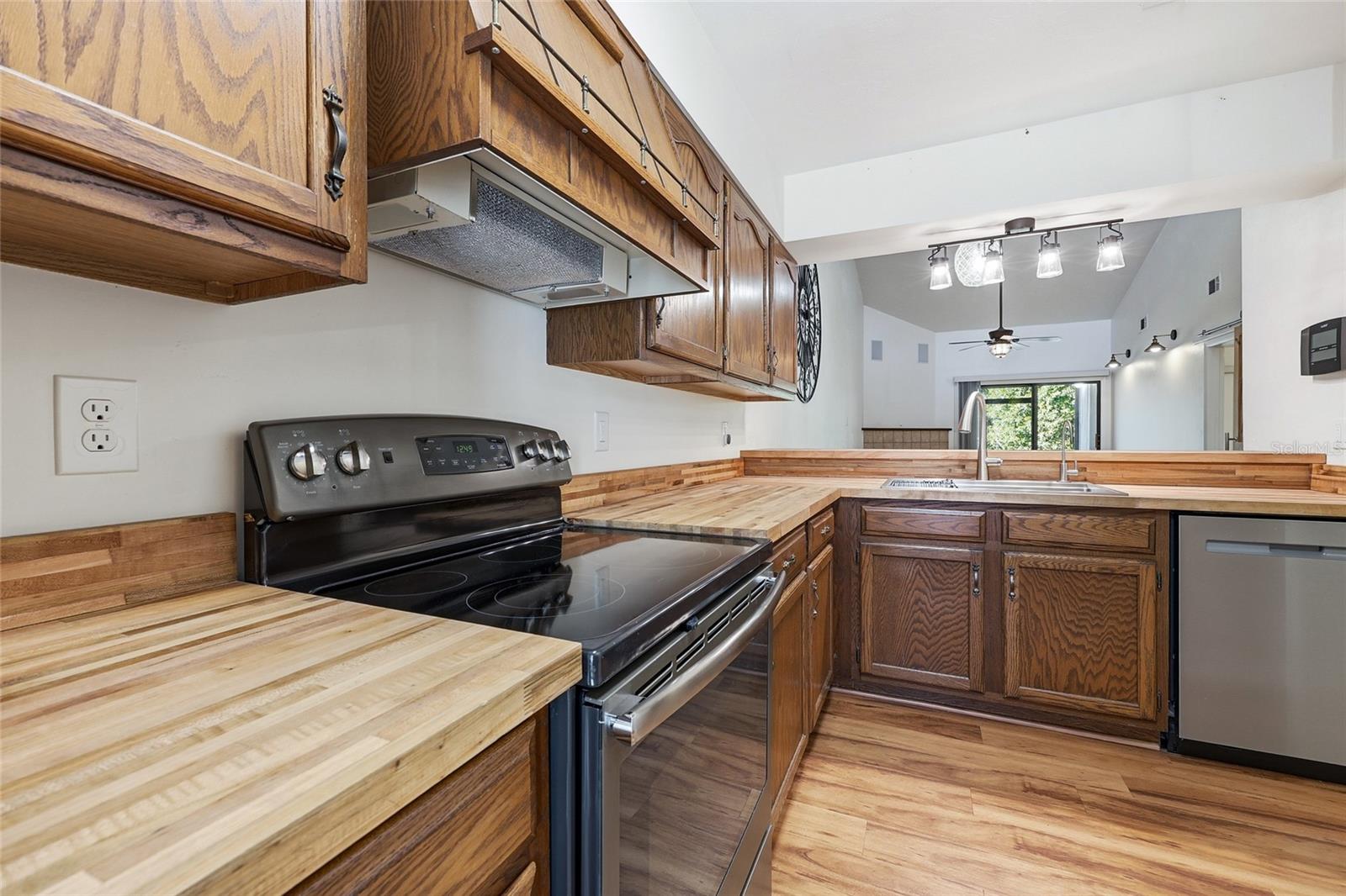 Image 8 of 23 For 3952 27th Lane