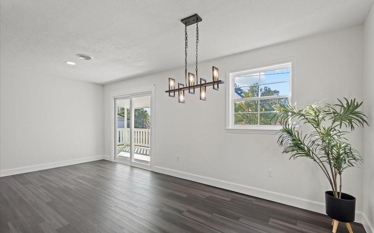 Image 10 of 27 For 1564 State Road 349