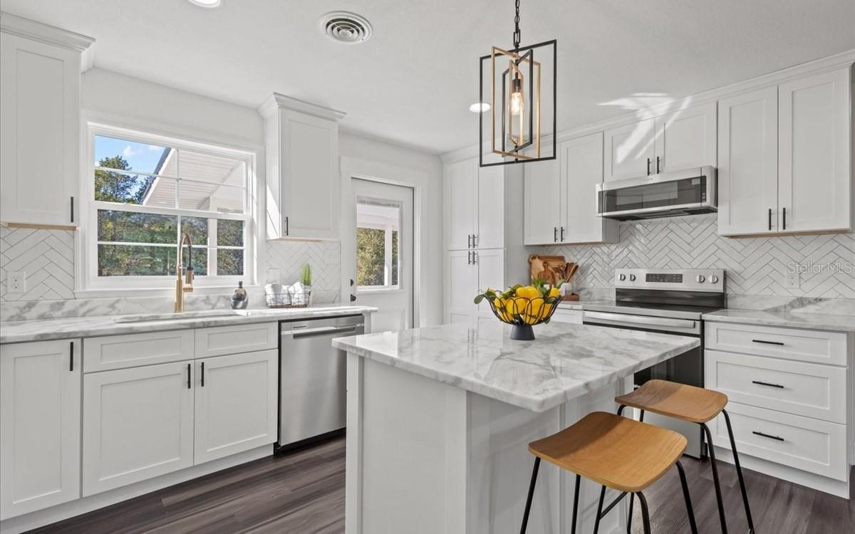 Image 8 of 27 For 1564 State Road 349