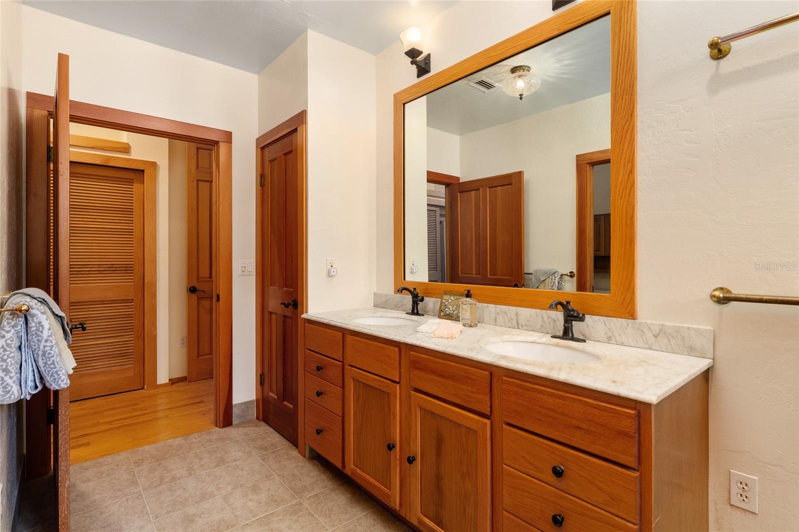 Image 45 of 88 For 21736 75th Avenue Road