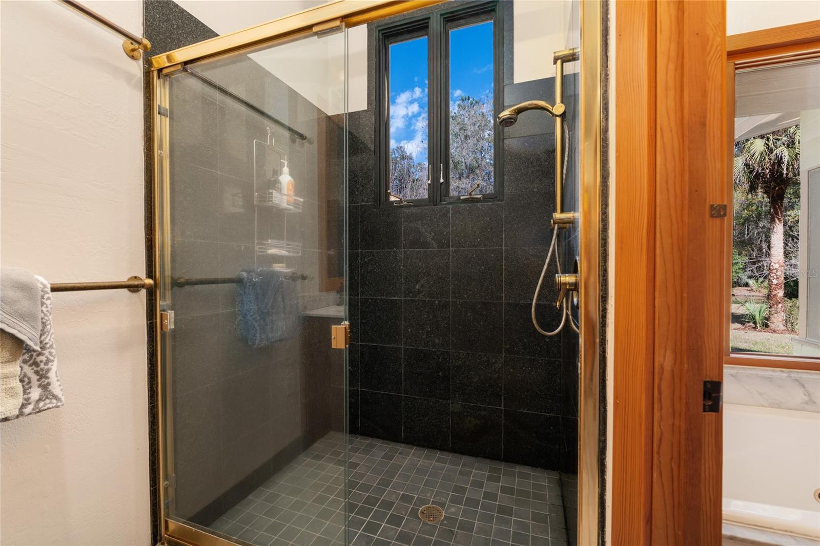 Image 46 of 88 For 21736 75th Avenue Road