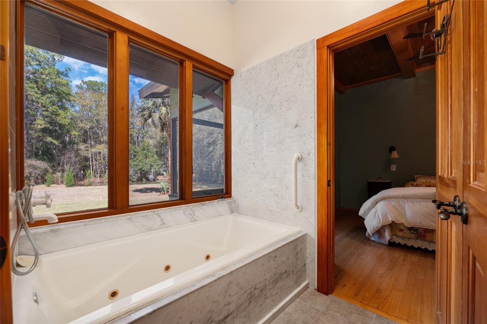 Image 47 of 88 For 21736 75th Avenue Road