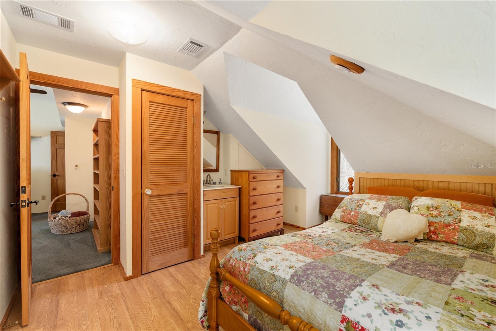 Image 62 of 88 For 21736 75th Avenue Road