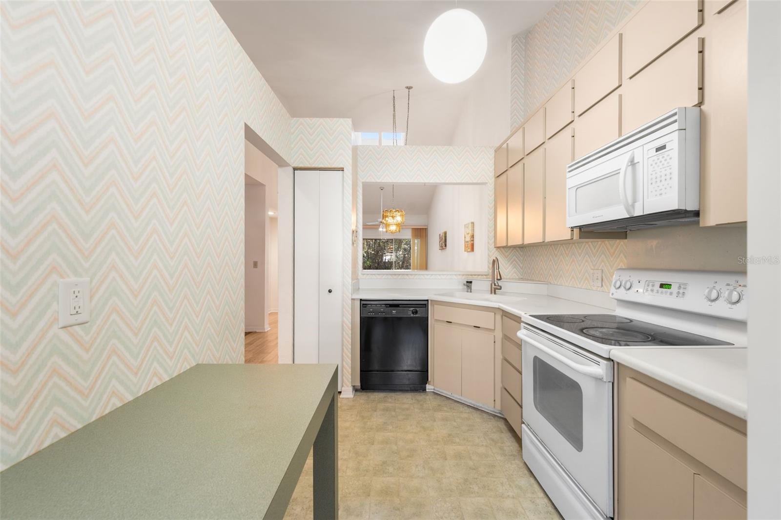 Image 6 of 29 For 815 51st Way 815