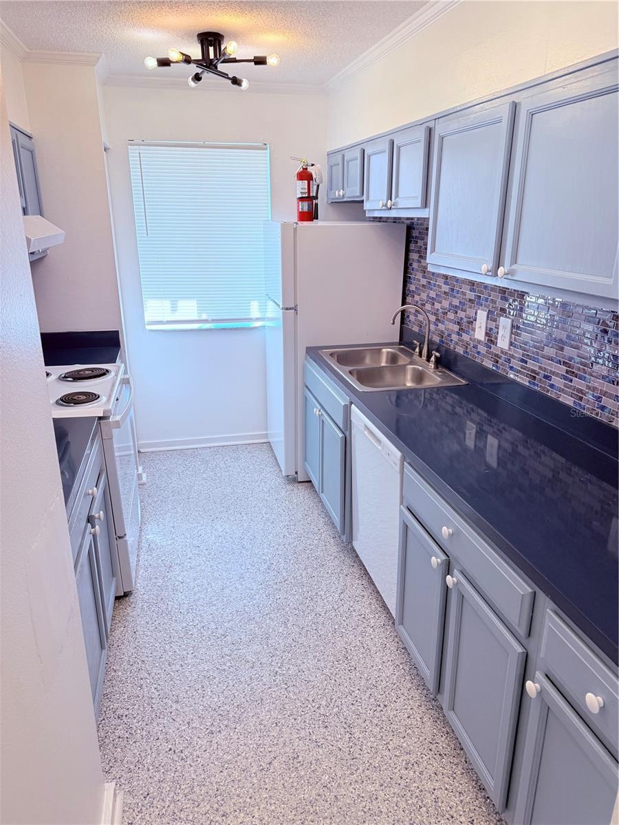 Image 12 of 24 For 6519 Newberry Road 307