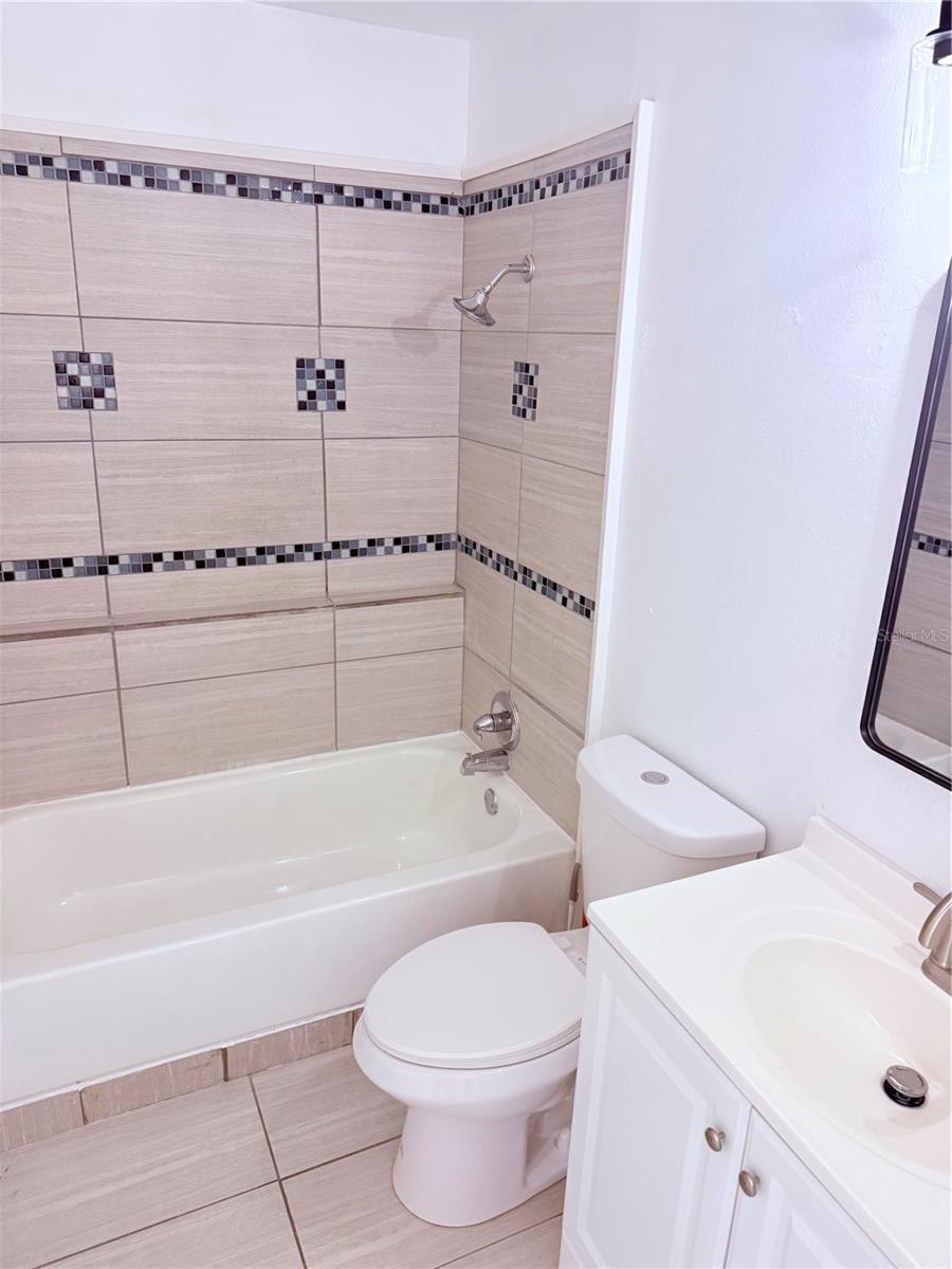 Image 18 of 24 For 6519 Newberry Road 307