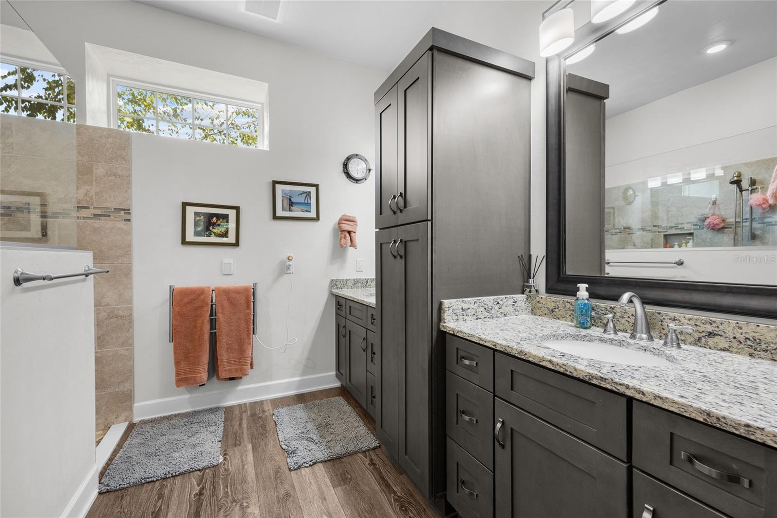 Listing photo id 15 for 13672 26th Avenue