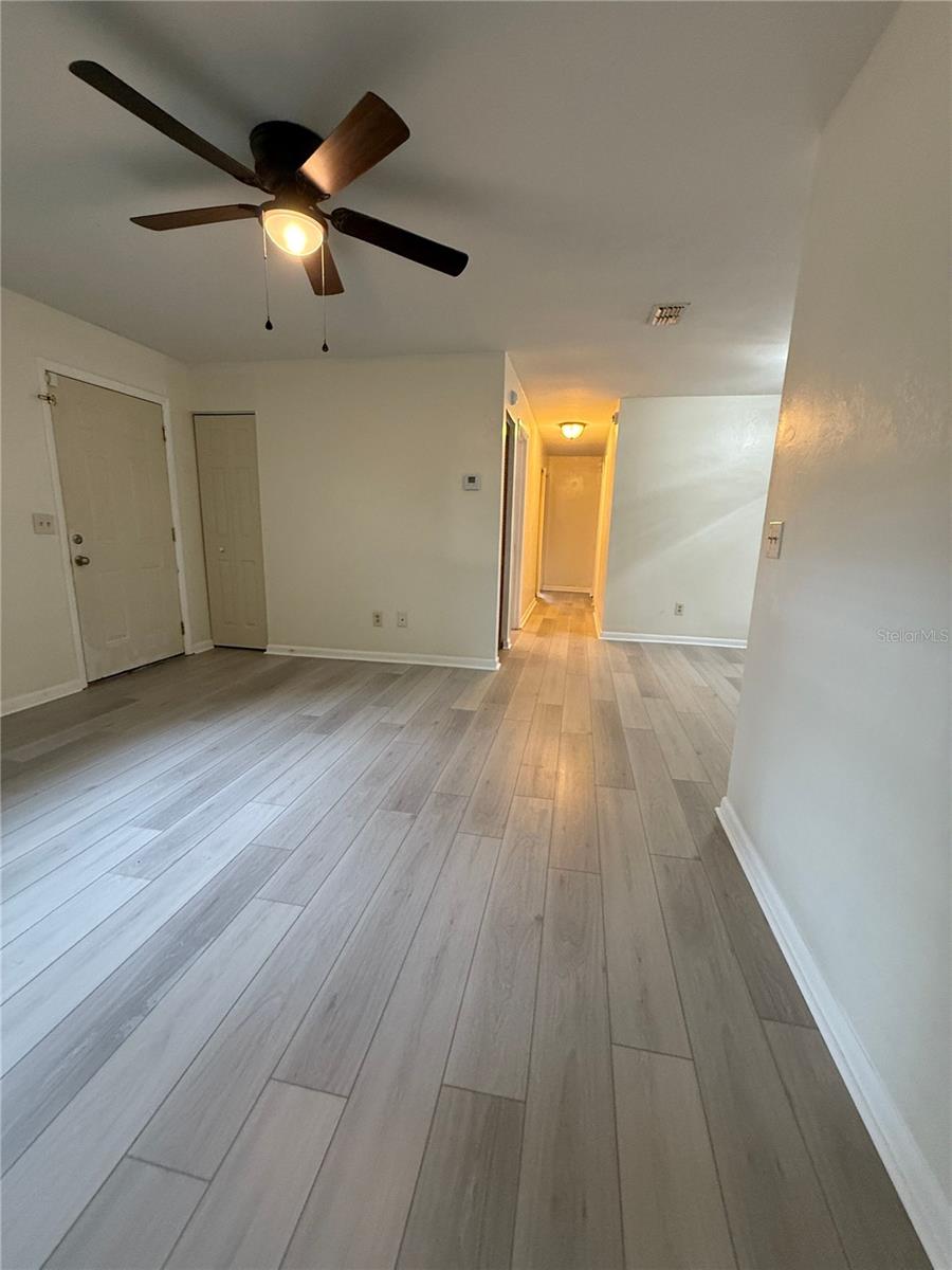 Image 8 of 41 For 15615 138th Drive