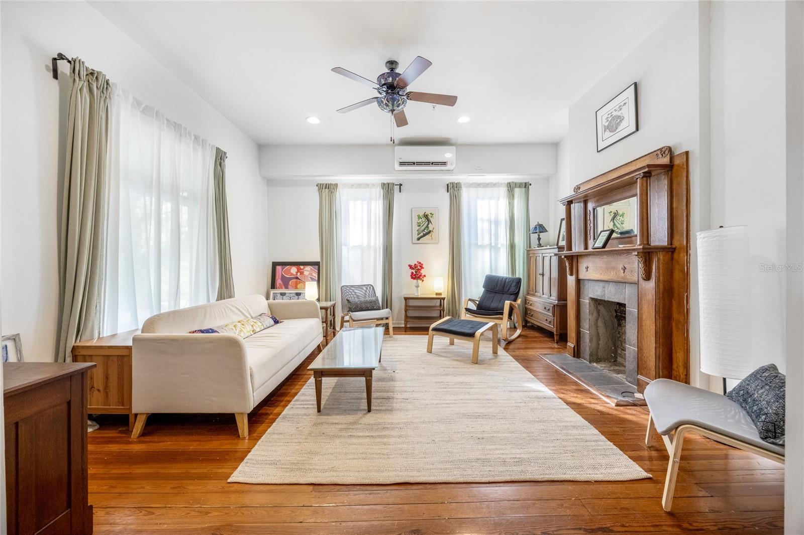 Image 11 of 63 For 728 University Avenue