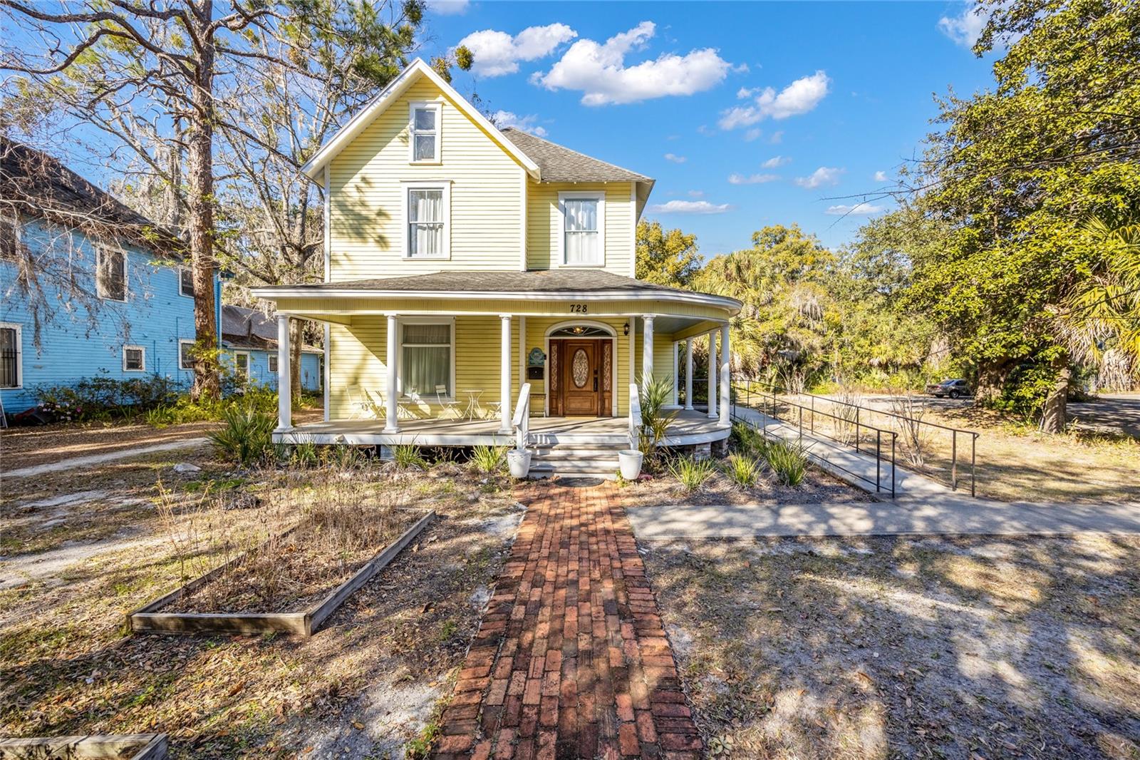 Image 2 of 63 For 728 University Avenue