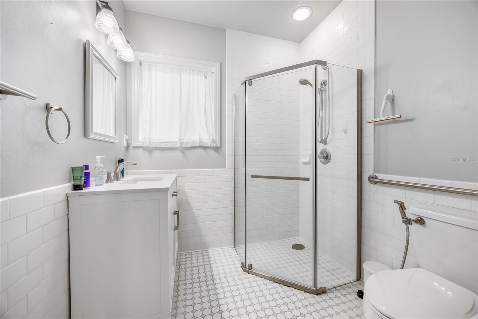 Image 20 of 63 For 728 University Avenue