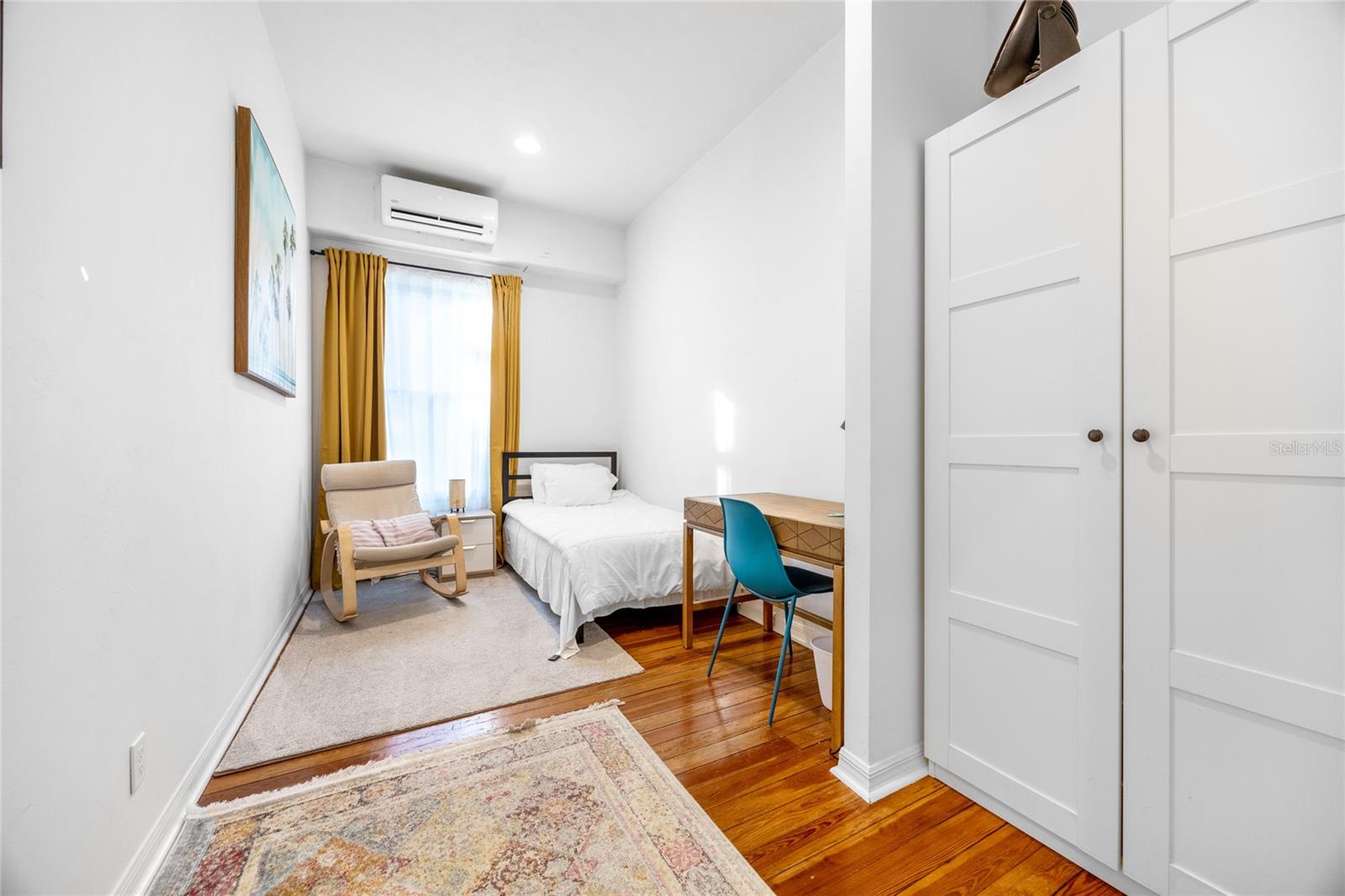 Image 21 of 63 For 728 University Avenue