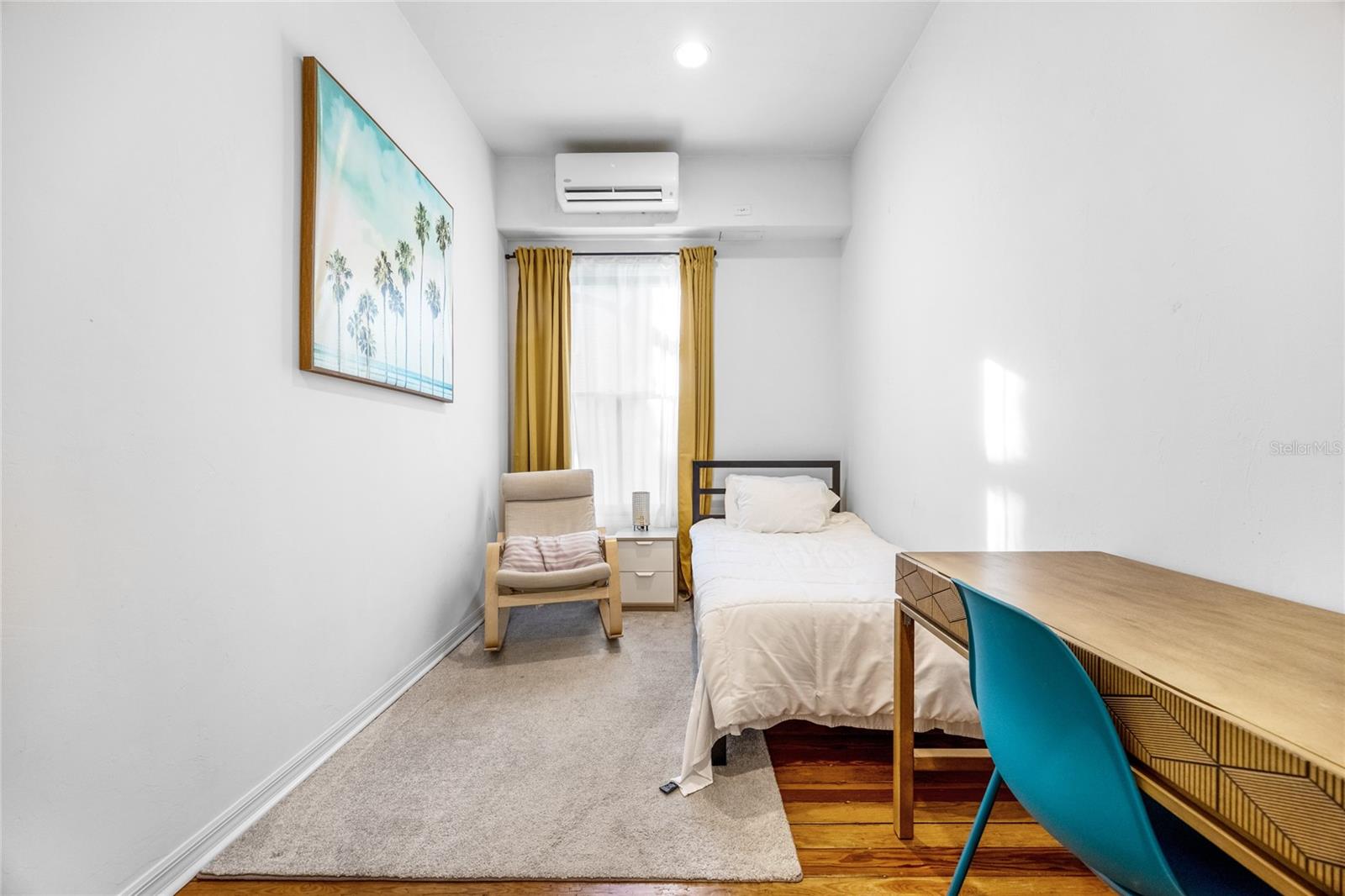 Image 22 of 63 For 728 University Avenue