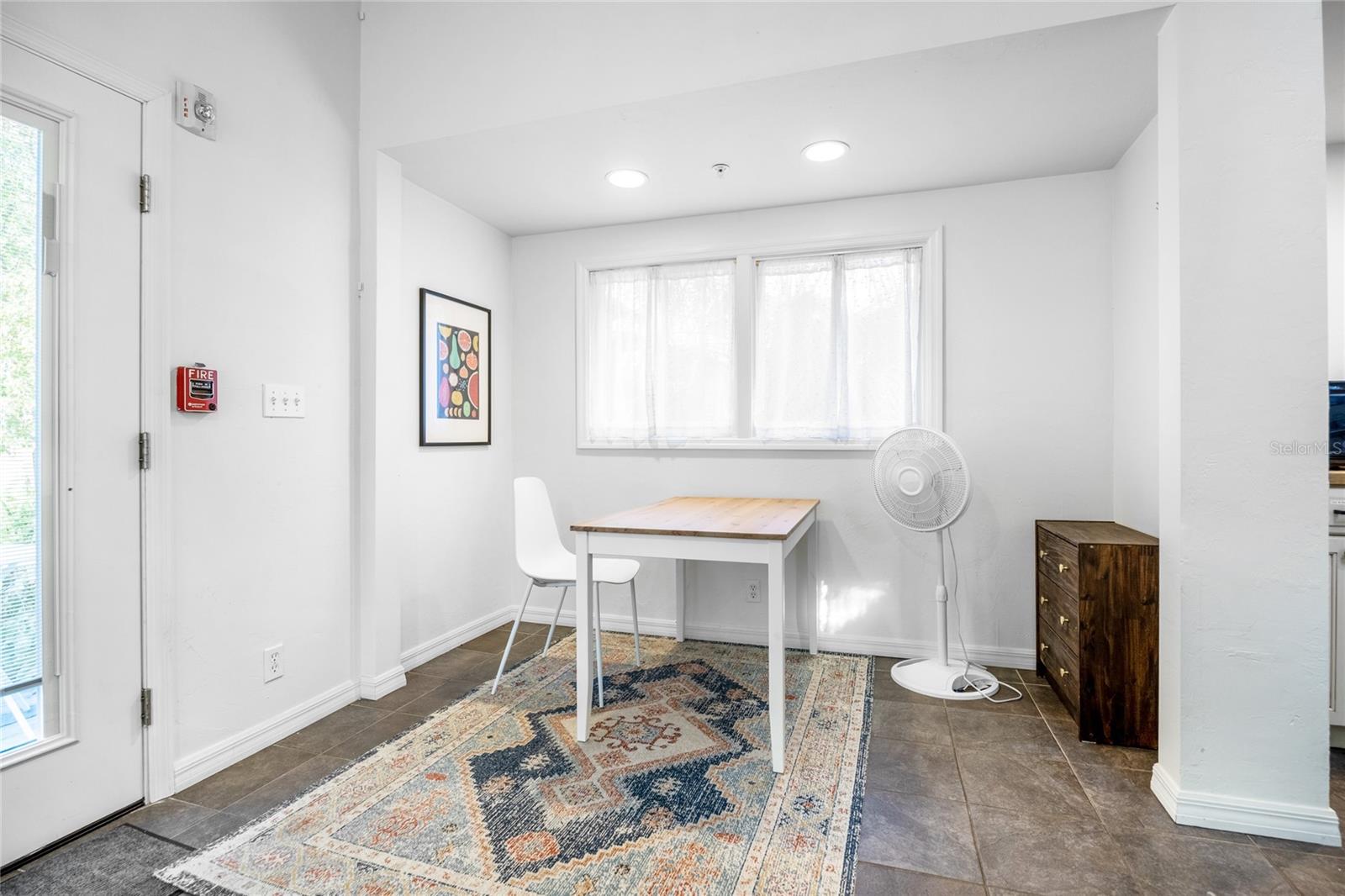 Image 27 of 63 For 728 University Avenue