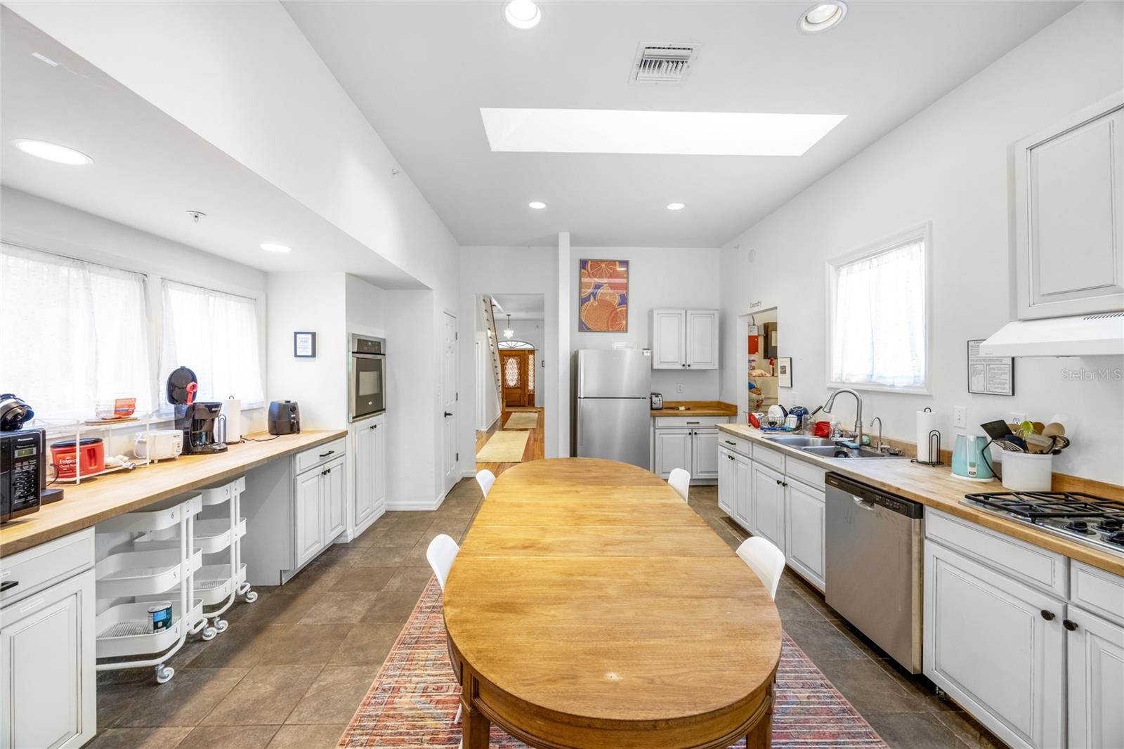 Image 31 of 63 For 728 University Avenue