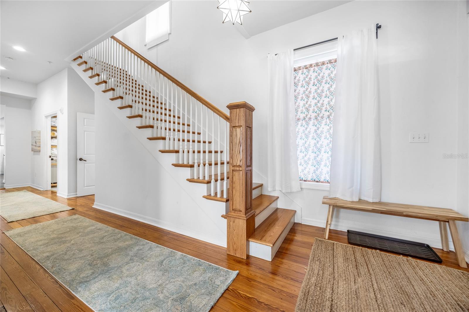 Image 32 of 63 For 728 University Avenue