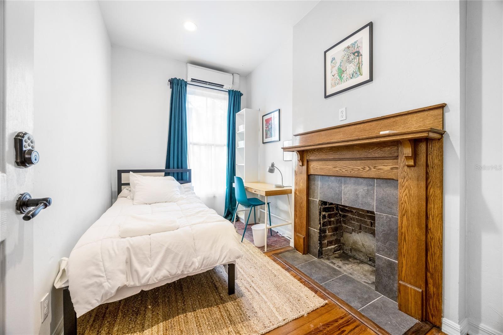 Image 36 of 63 For 728 University Avenue