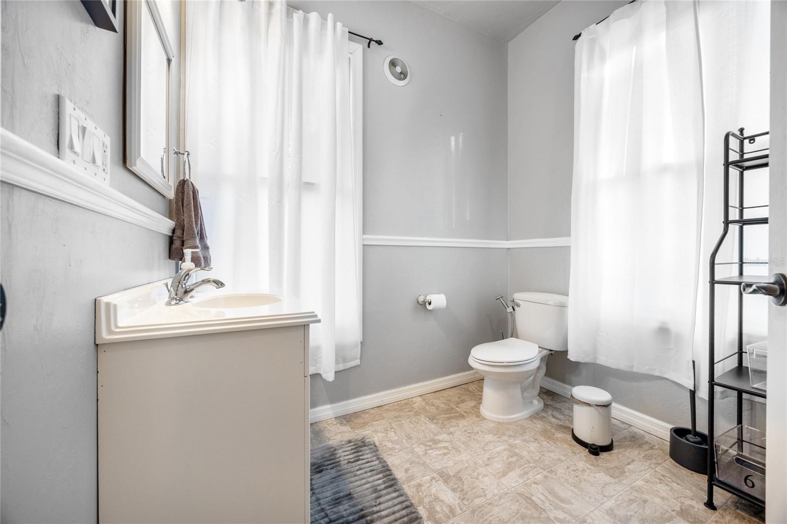 Image 39 of 63 For 728 University Avenue