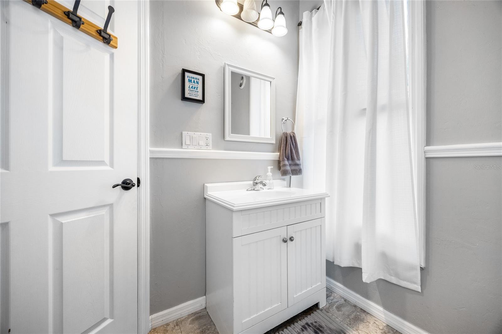 Image 40 of 63 For 728 University Avenue