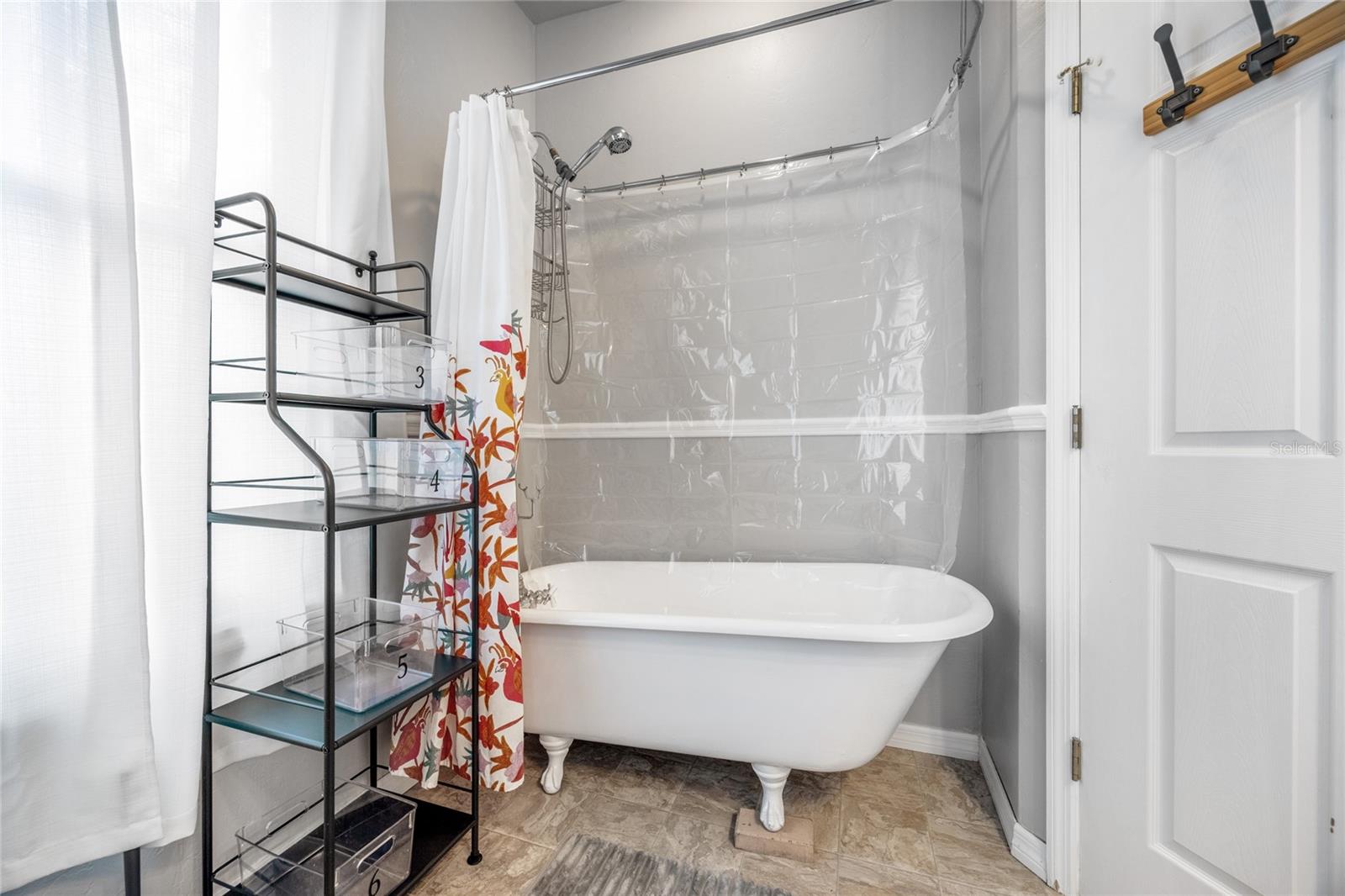 Image 41 of 63 For 728 University Avenue