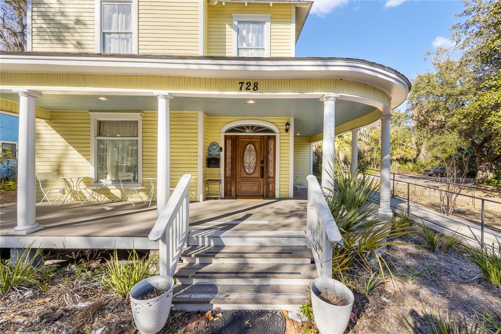 Image 5 of 63 For 728 University Avenue