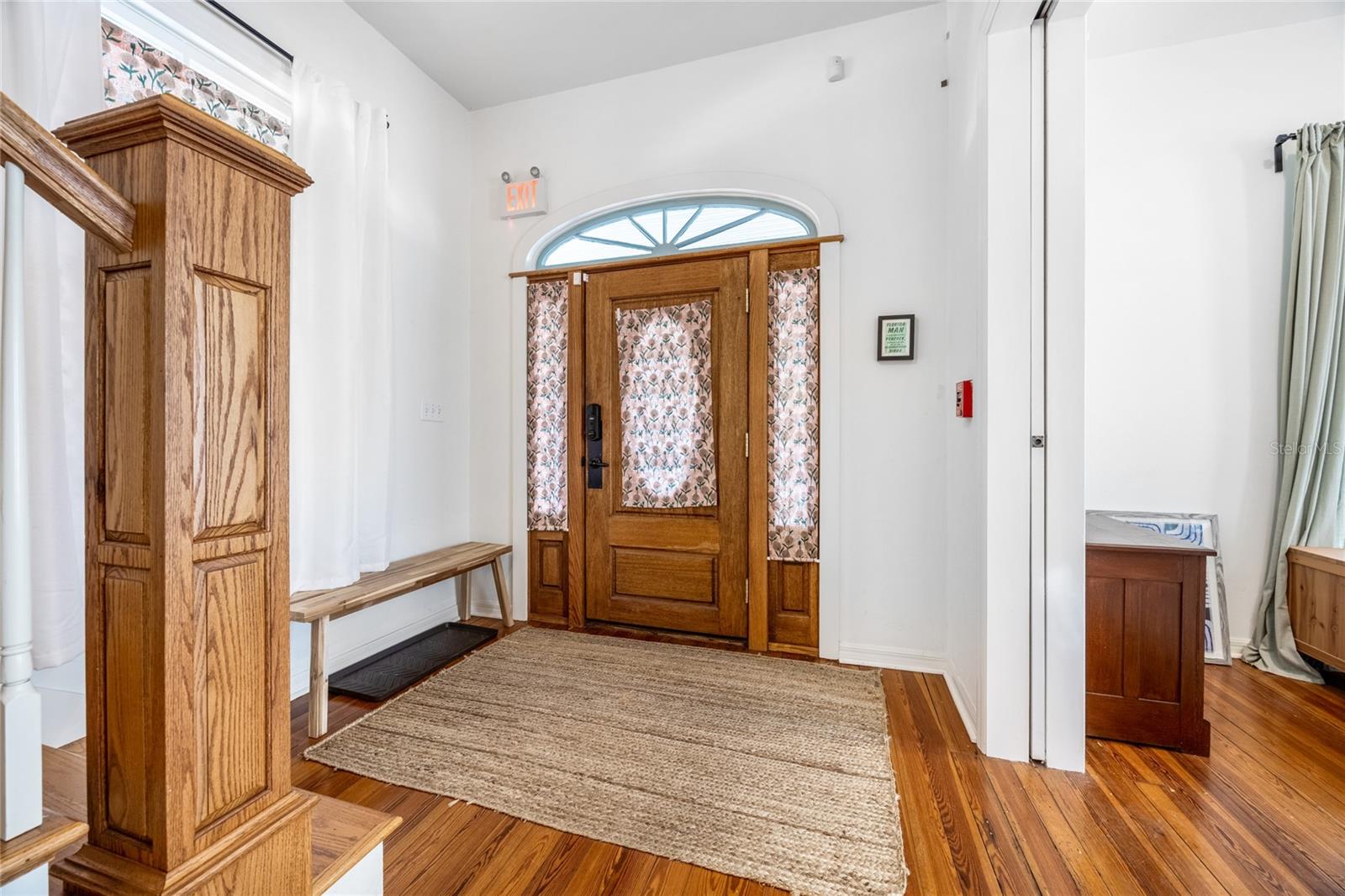 Image 9 of 63 For 728 University Avenue