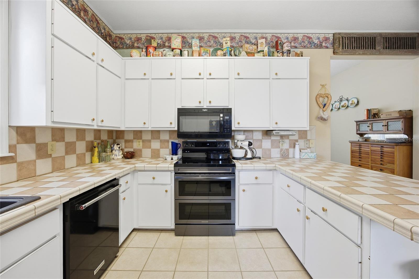 Image 18 of 59 For 10400 101st Avenue Road