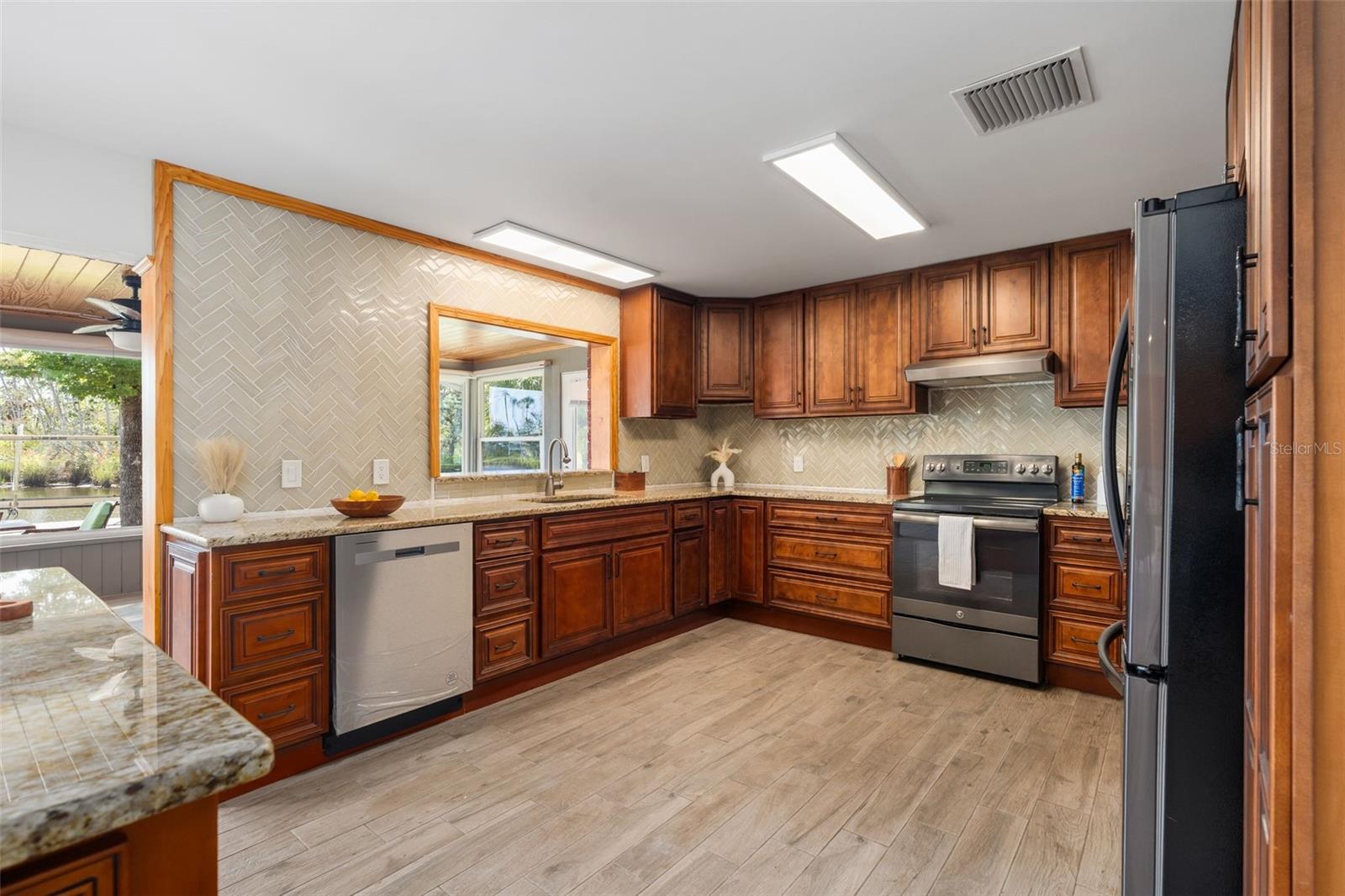 Listing photo id 8 for 900 Snug Harbor Road