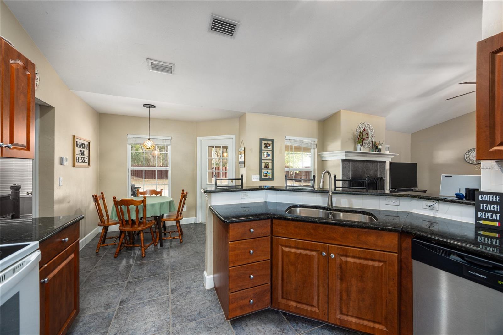 Image 11 of 60 For 23582 3rd Avenue