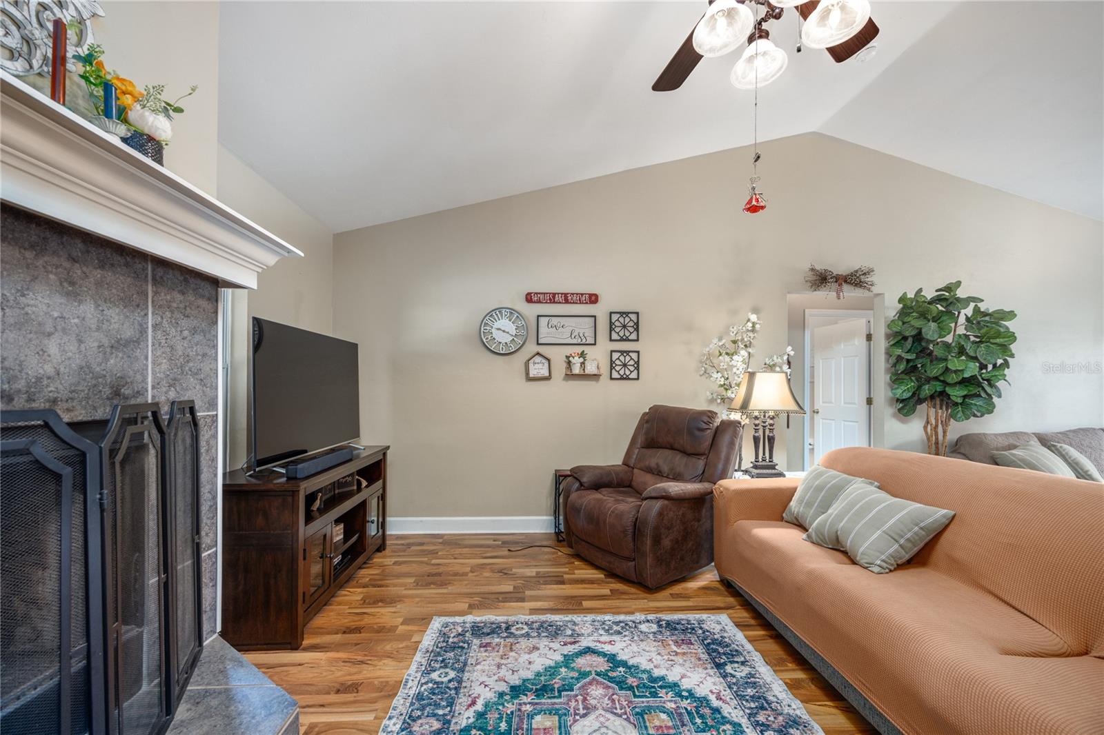 Image 16 of 60 For 23582 3rd Avenue