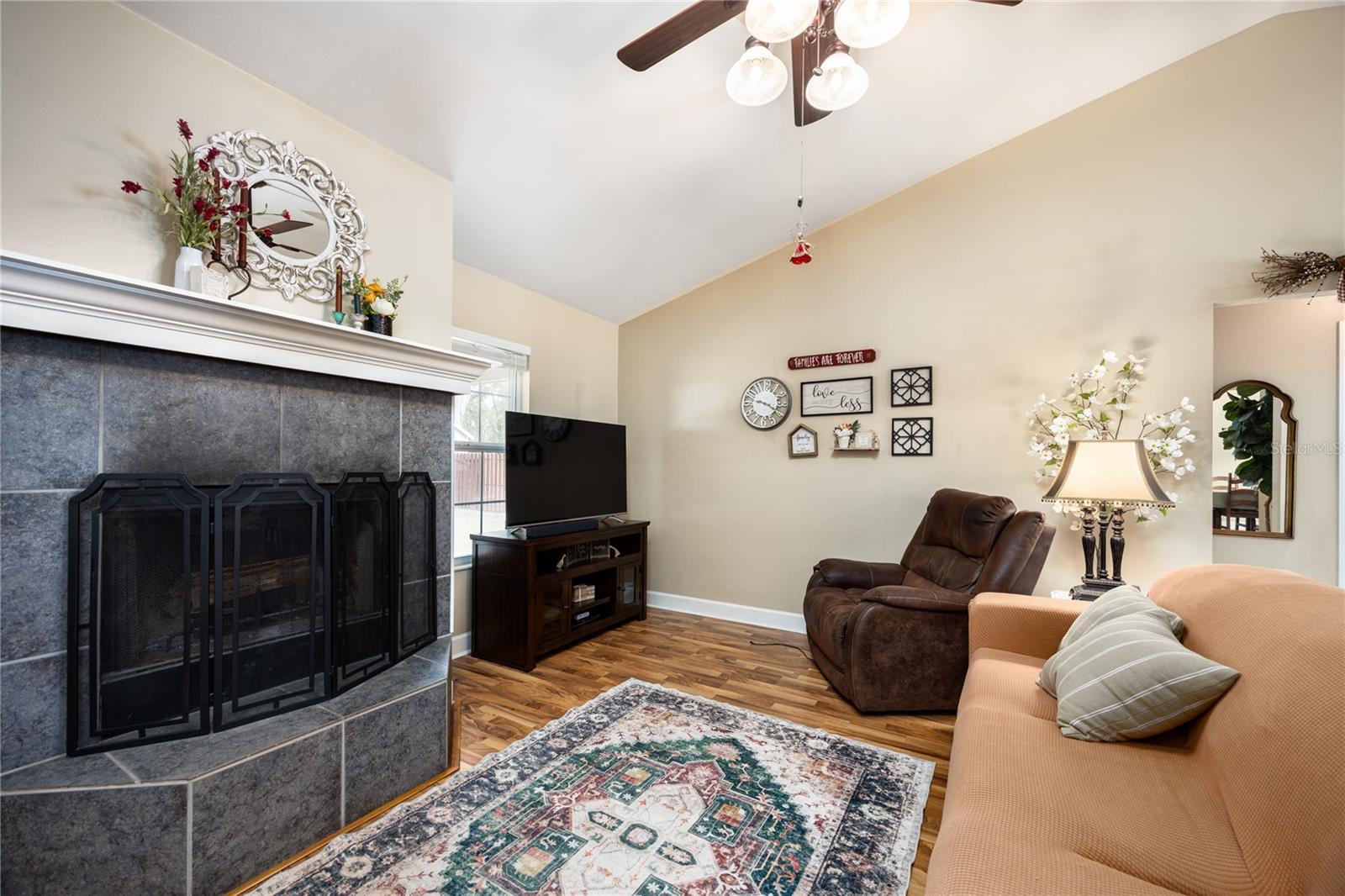 Image 17 of 60 For 23582 3rd Avenue