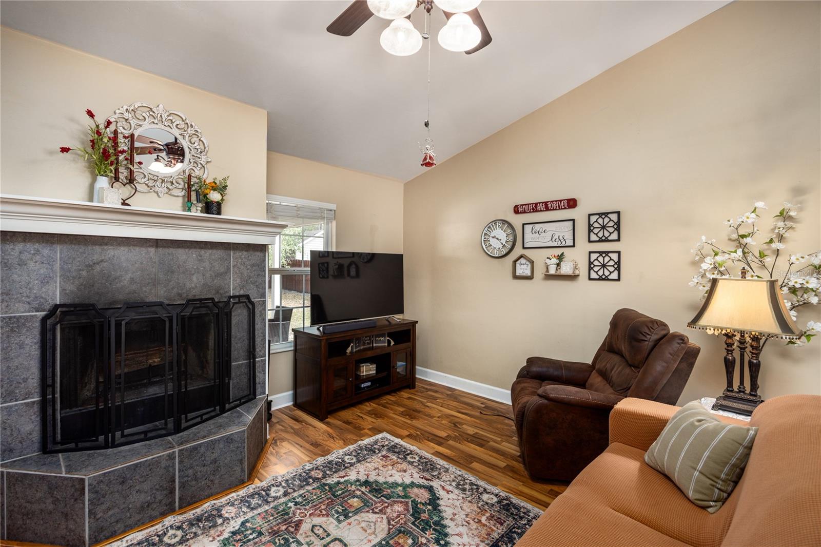 Image 19 of 60 For 23582 3rd Avenue