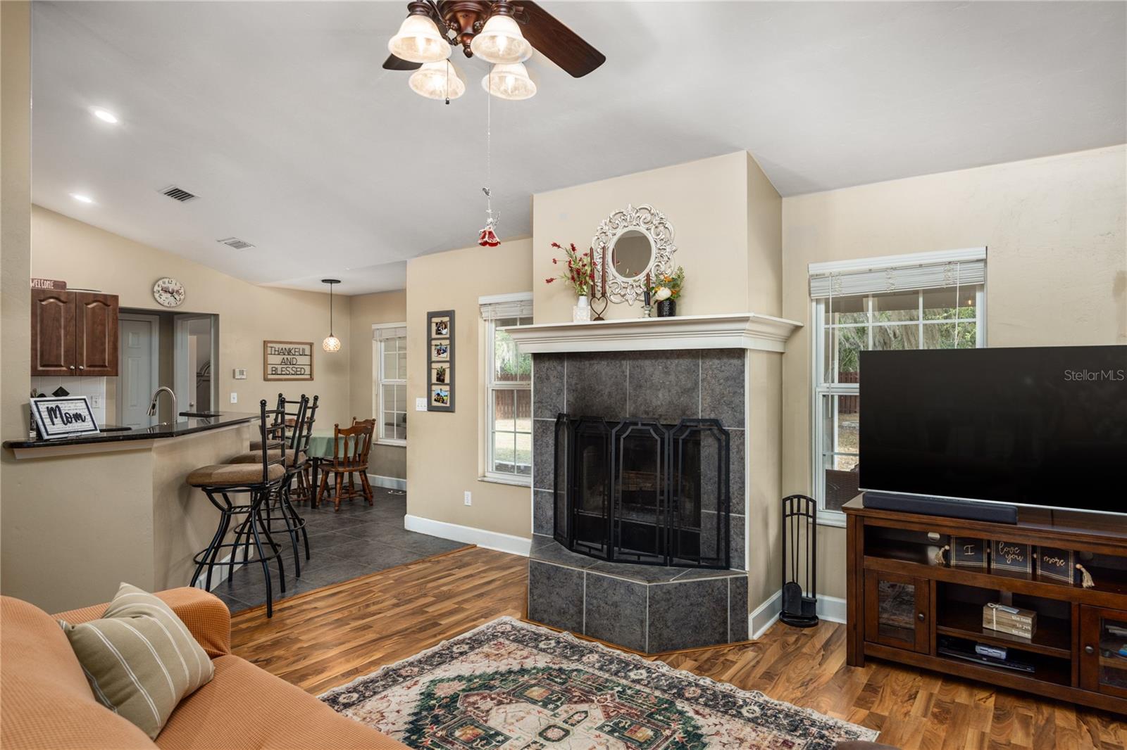 Image 20 of 60 For 23582 3rd Avenue