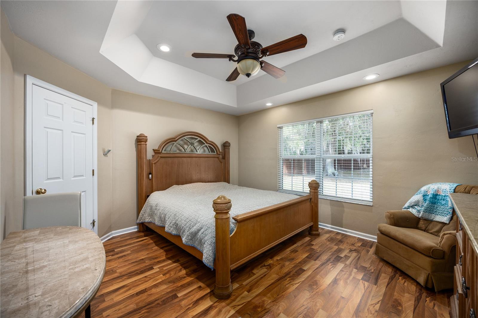 Image 24 of 60 For 23582 3rd Avenue