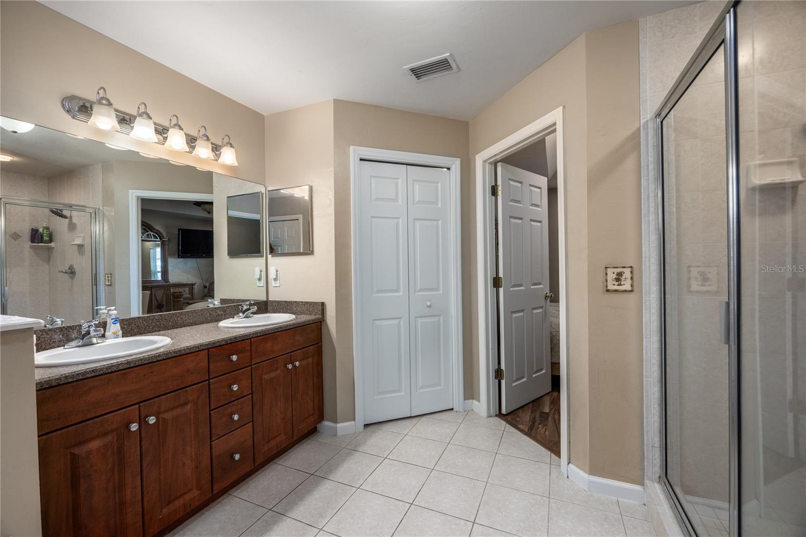 Image 27 of 60 For 23582 3rd Avenue