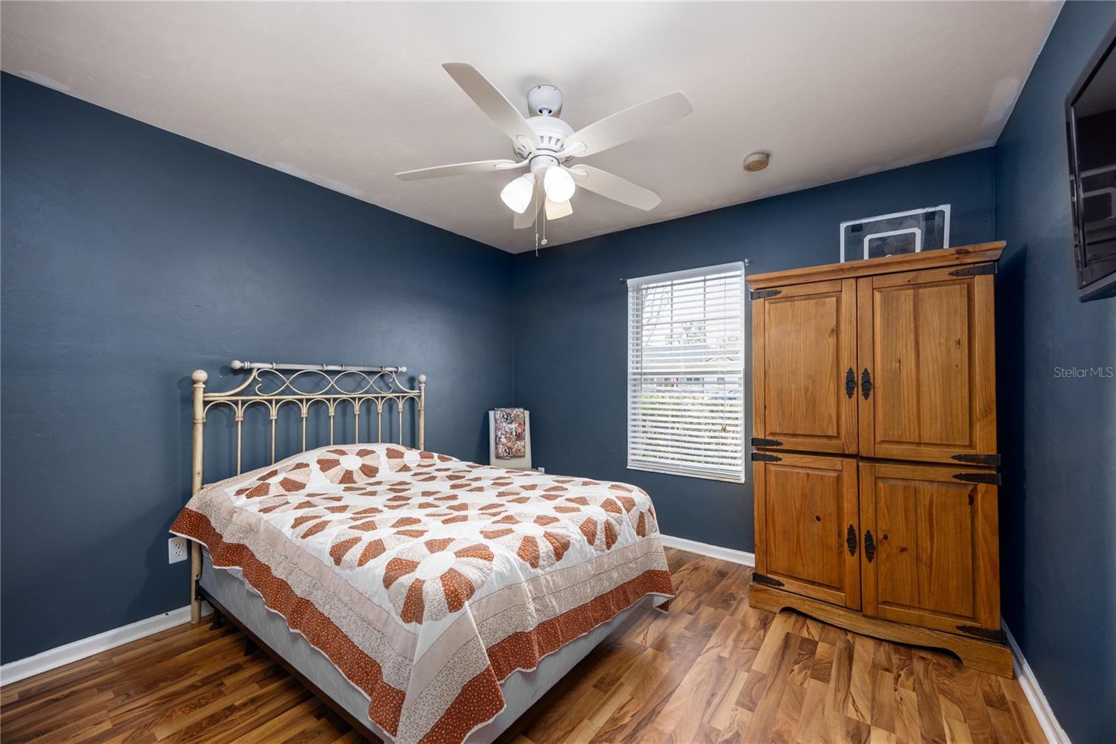 Image 31 of 60 For 23582 3rd Avenue