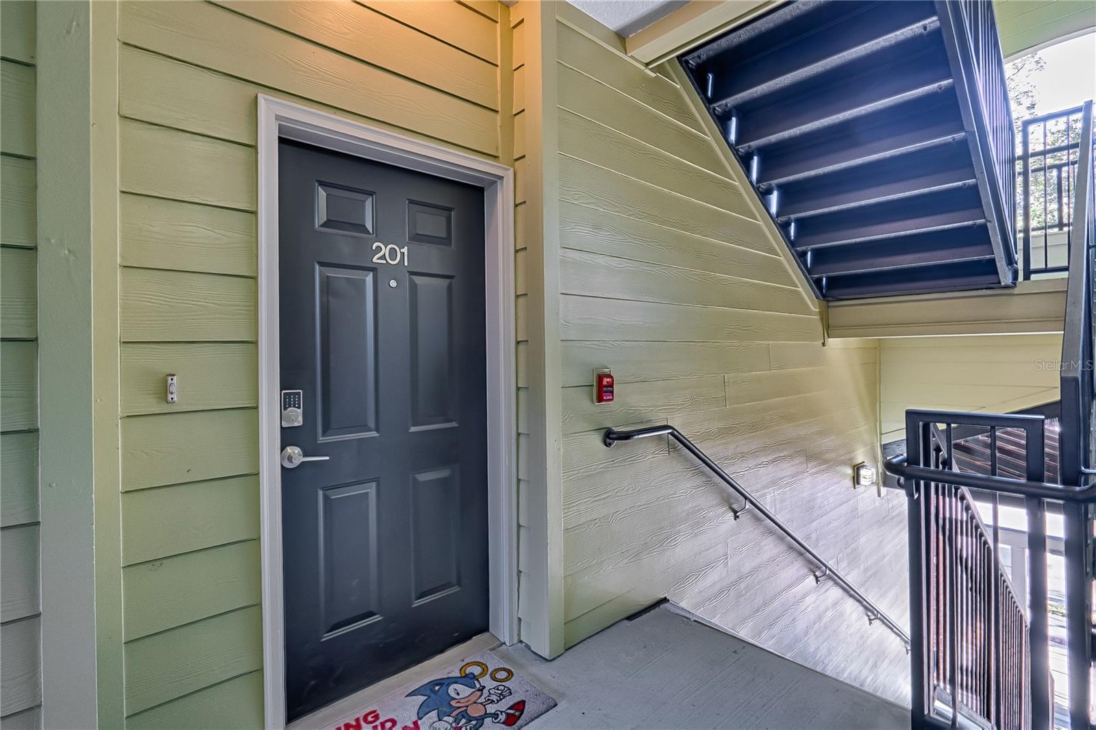 Image 3 of 20 For 1245 9th Road 201