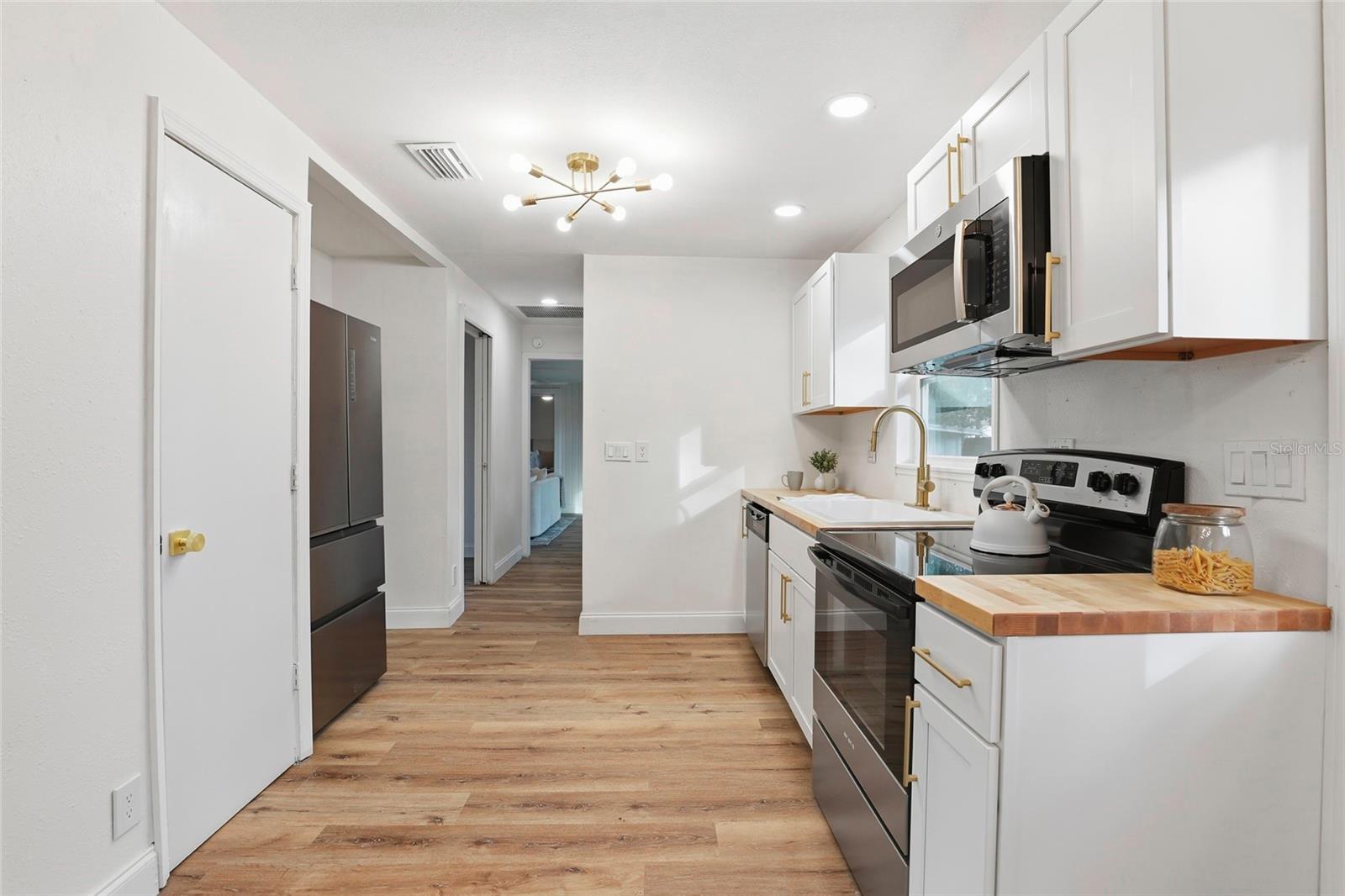 Image 11 of 37 For 425 2nd Street