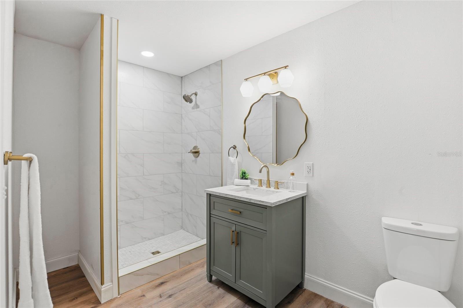 Image 25 of 37 For 425 2nd Street