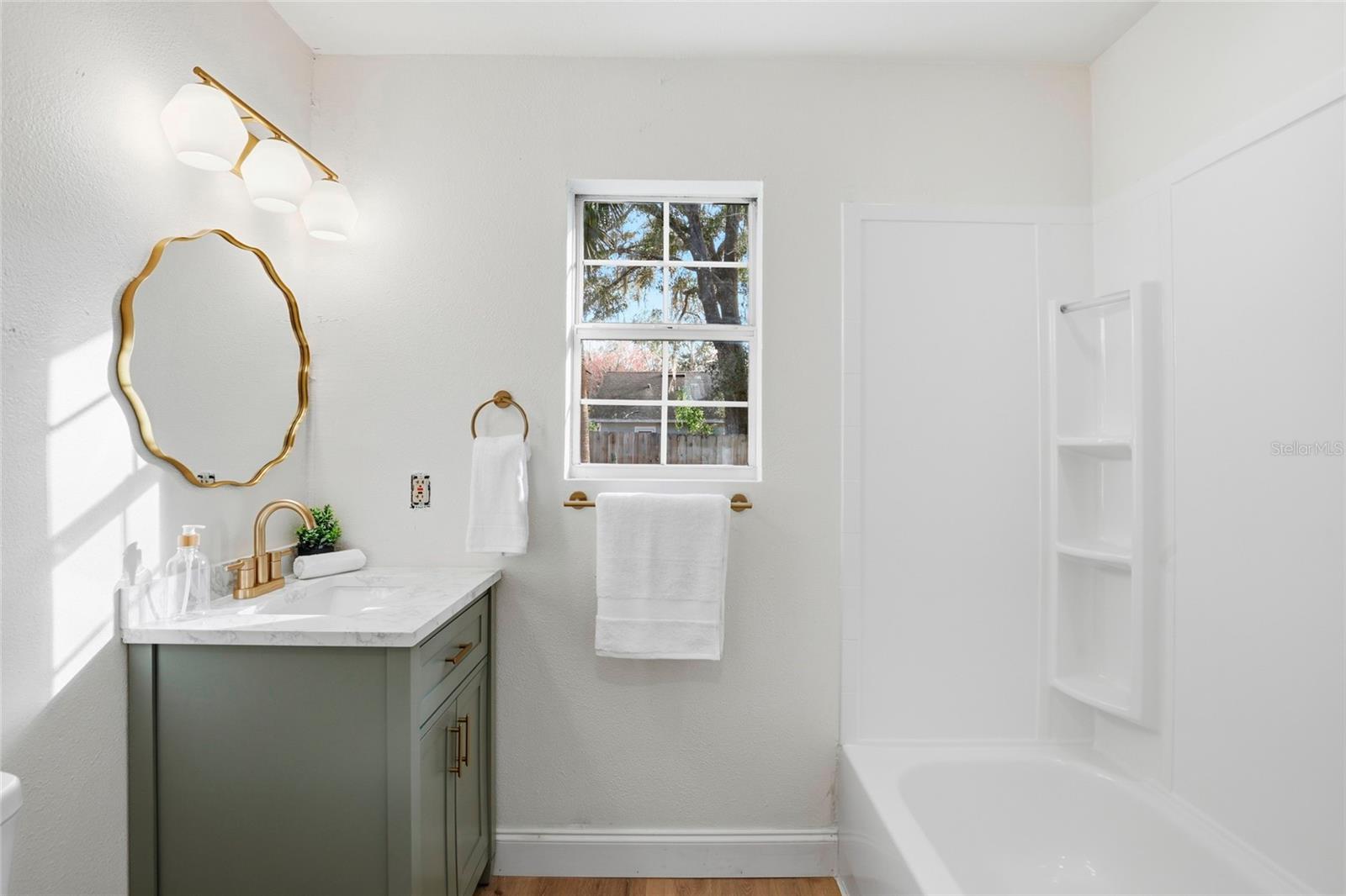 Image 27 of 37 For 425 2nd Street