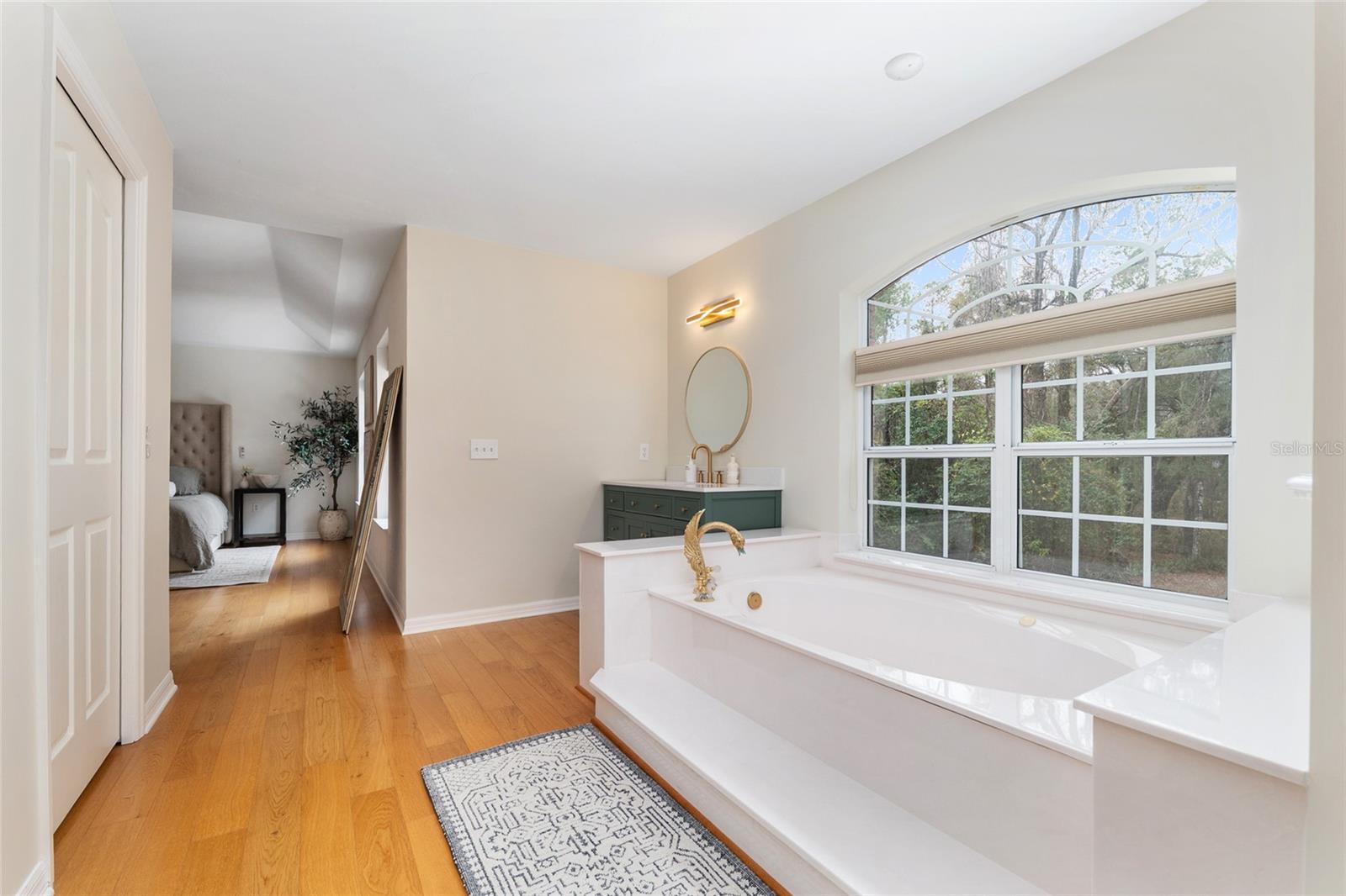 Image 31 of 88 For 11121 15th Place