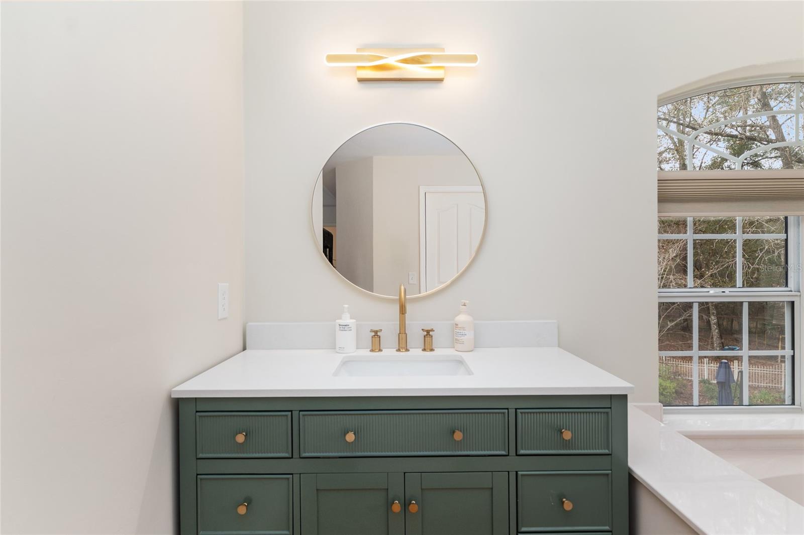 Image 33 of 88 For 11121 15th Place