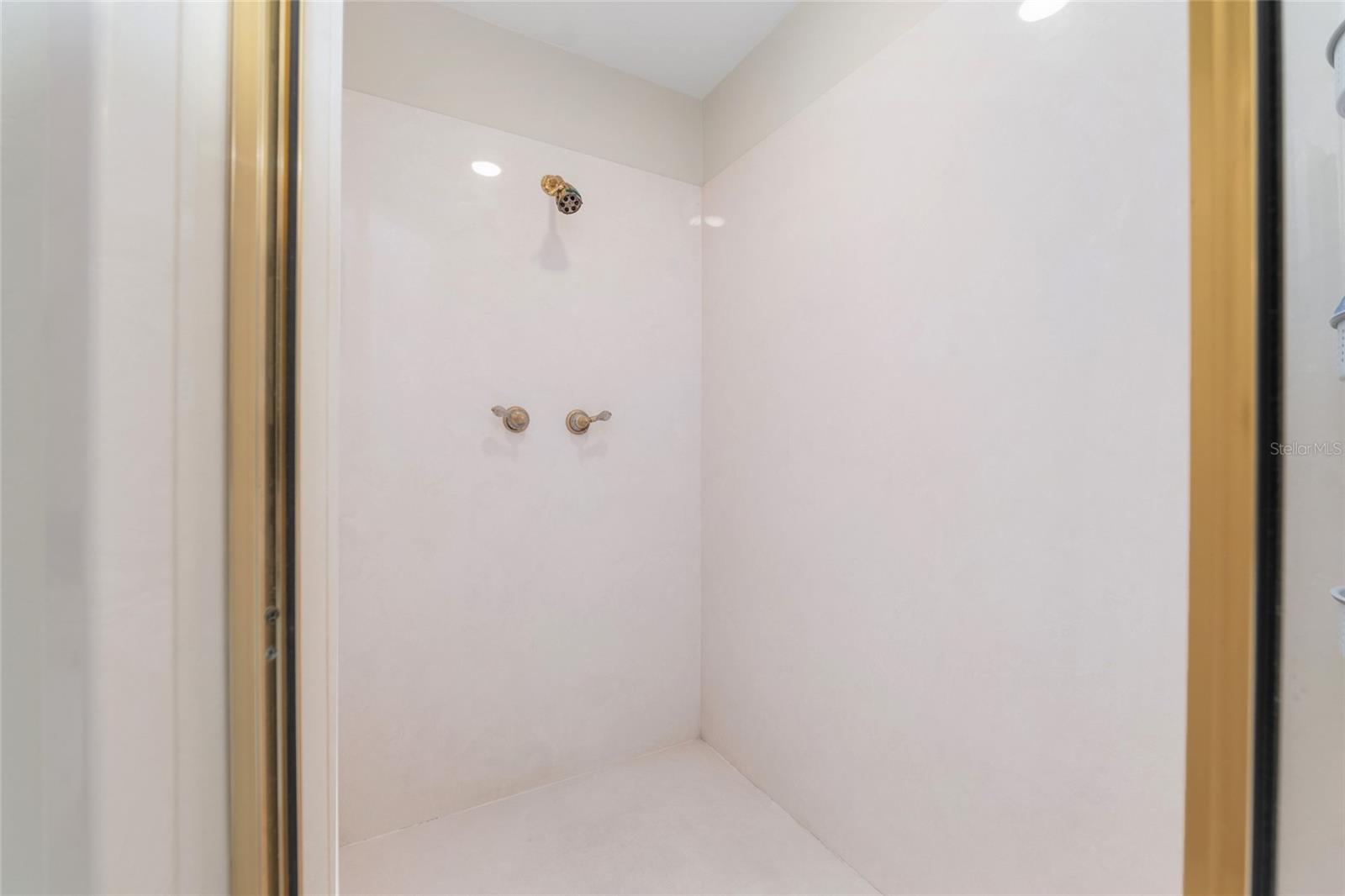 Image 36 of 88 For 11121 15th Place